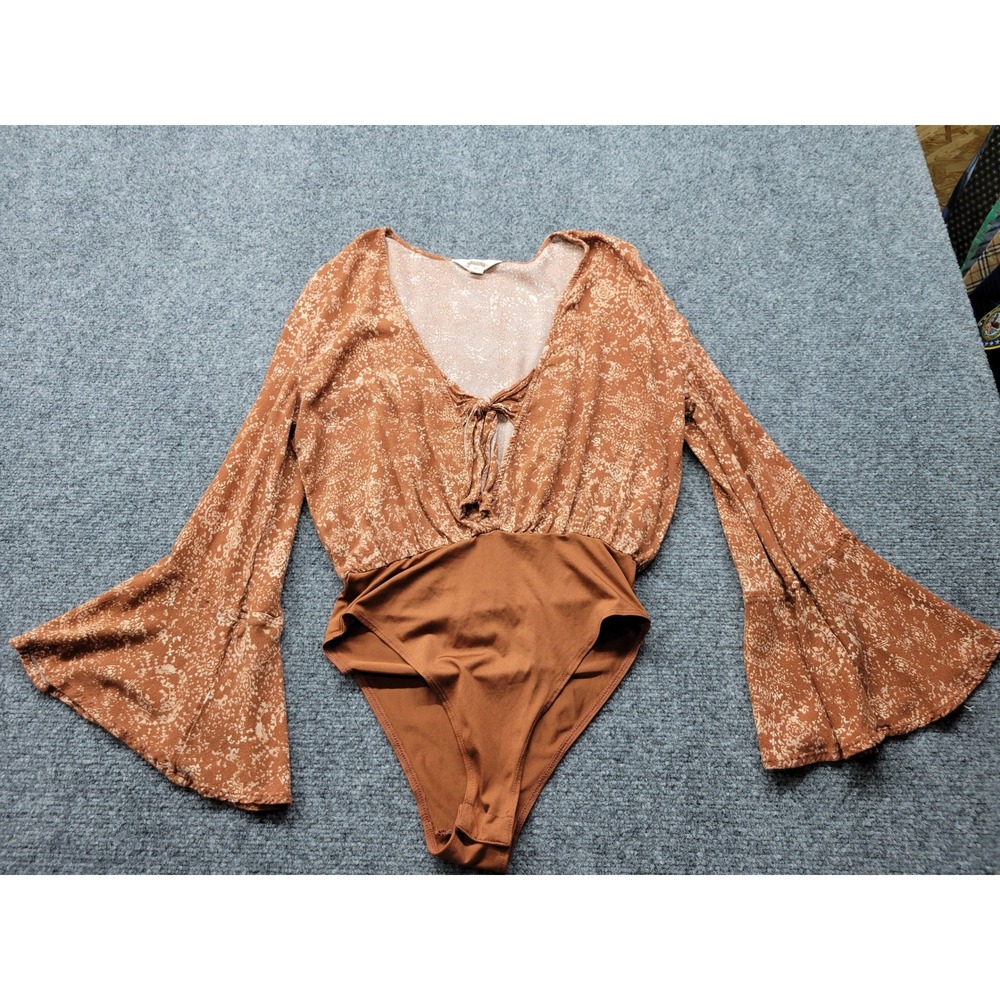 Sun & Shadow Rust Brown Paisley Bell Sleeve Tie Front Bodysuit Small BP350722MI